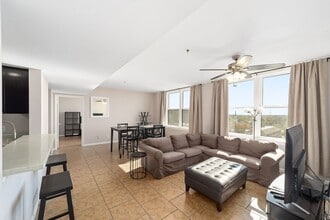 Building Photo - 408 W University Ave