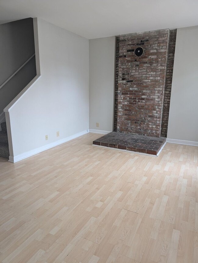 Building Photo - 2110 S 11th St