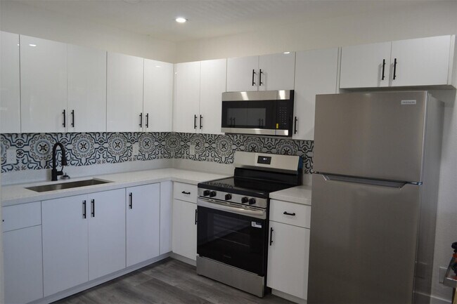 Foto del edificio - 940 NW 8th Ave