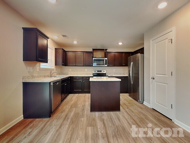 Foto del edificio - 2355 Whisperwood St