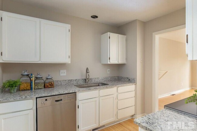 Foto del edificio - 217 Cedarwood Ln