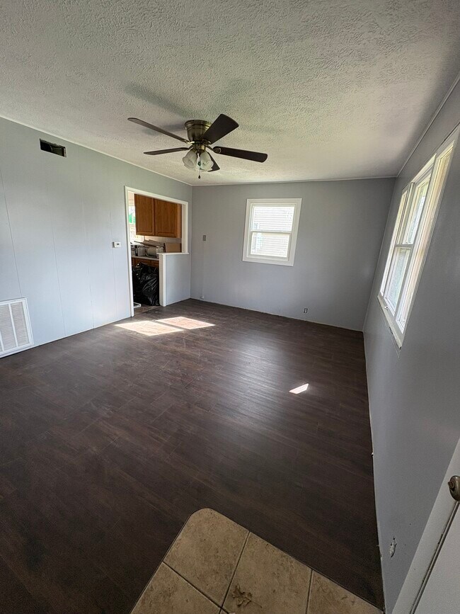 Foto del edificio - 313 E North St