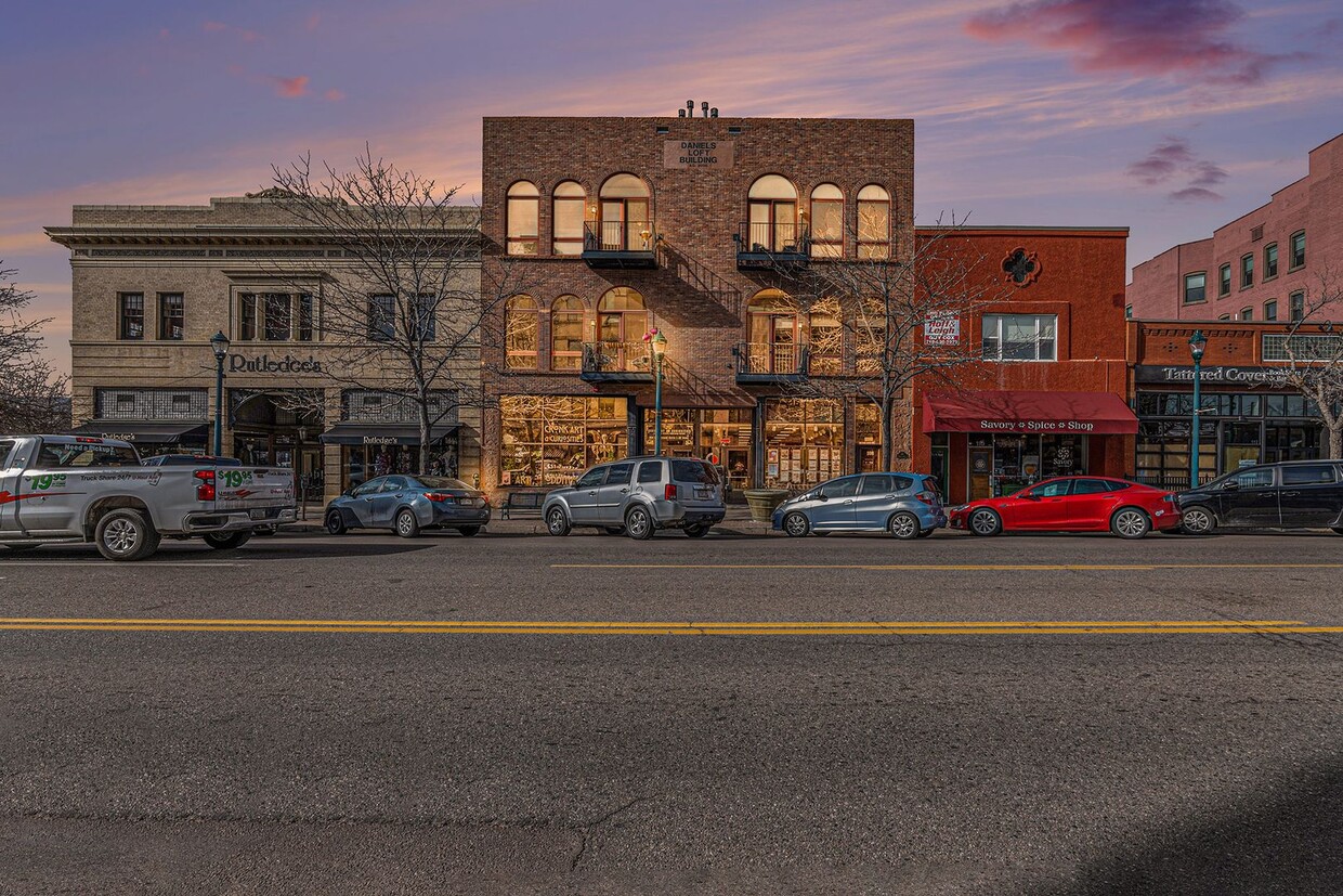 Primary Photo - Downtown Loft, Historic Building, Remodeled,