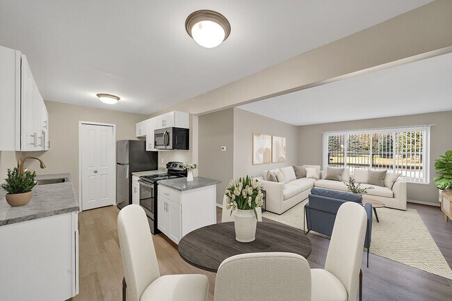 Building Photo - The Lakes