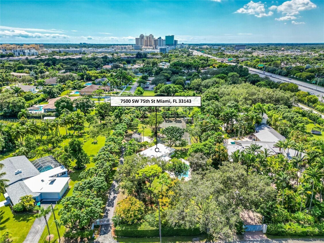 Foto principal - 7500 SW 75th St