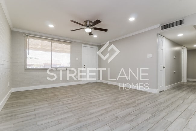 Building Photo - Charming 3 Bedroom in Phoenix!