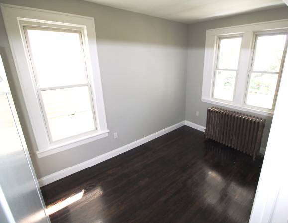 Building Photo - 81 Ten Broeck St