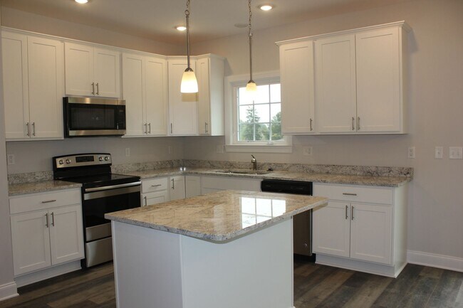 Foto del edificio - End Unit Townhouse for Rent in Crescent Ridge
