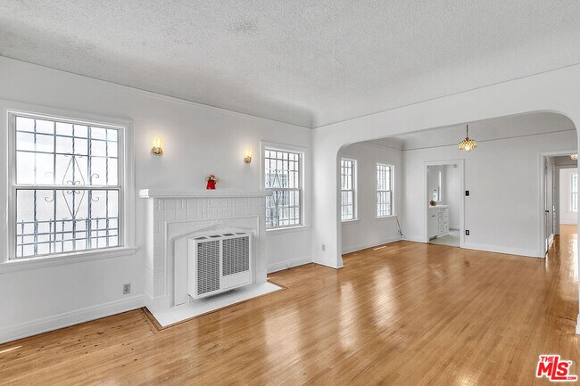 Building Photo - 649 N Irving Blvd