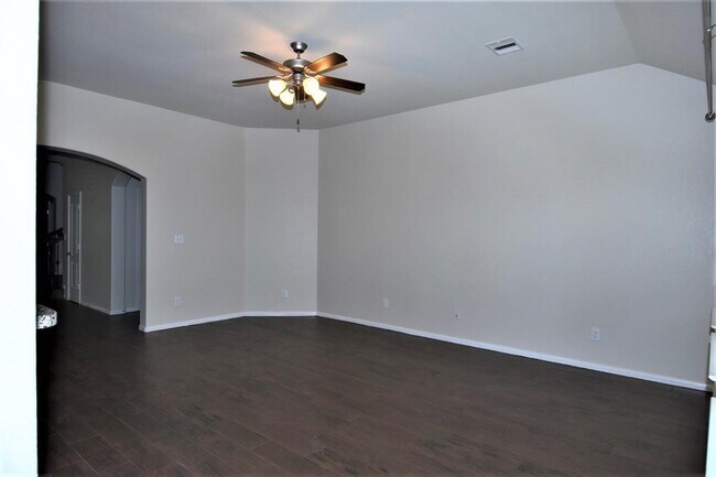 Building Photo - 5910 Carnaby Ln