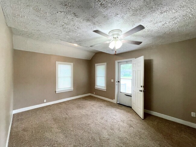 Foto del edificio - Cute 3 Bed 1 Bath McPherson Home in Good Neighborhood