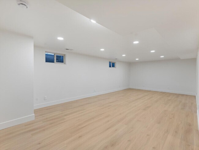 Foto del edificio - 4980 S 1645 E