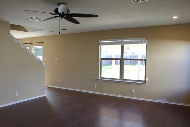 Foto del edificio - Kyle Home in Waterleaf  Great schools and neighborhood with pool