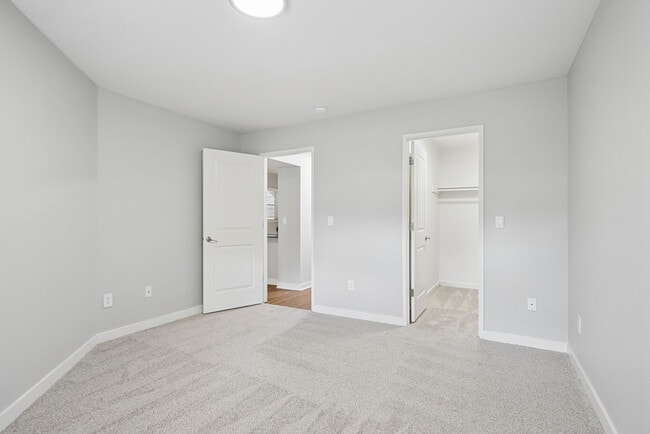 Building Photo - Sterling Pointe
