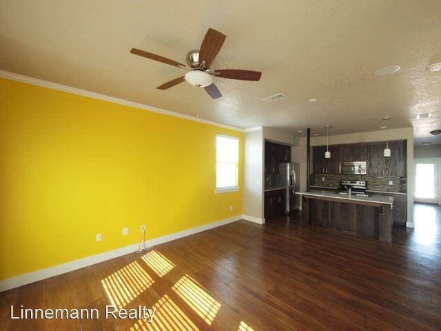 Building Photo - 3 br, 2.5 bath House - 2324 Verna Lee Blvd