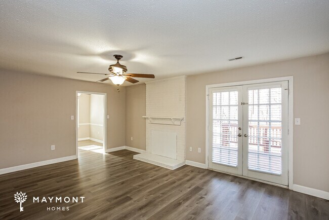 Foto del edificio - 1101 Bloom Wood Ln