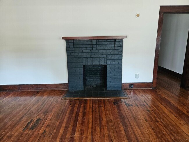 Foto del edificio - Maryville 37804 - Available Now! - Single story 2 bedroom (3rd possible,) 1.5 bath home with hard...