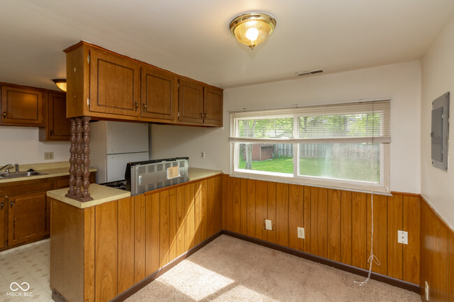 Building Photo - 807 Riverside Dr