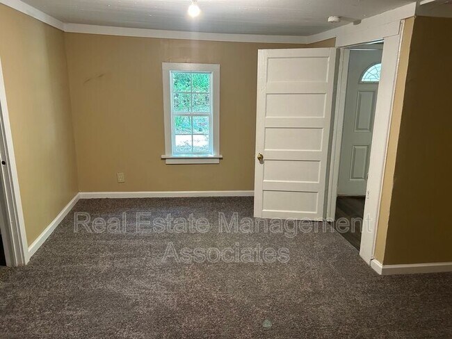Foto del edificio - 308 E Brooks Ave