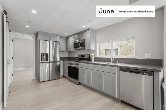 Foto del edificio - Room in Shared 5 bed/5 bath home