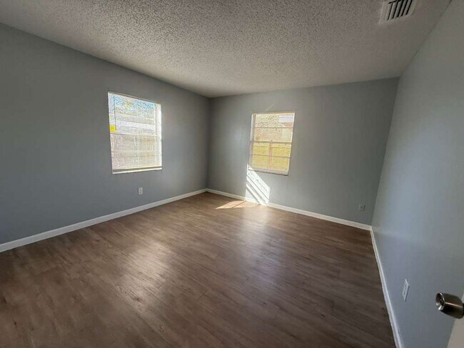 Foto del edificio - 2/1 Duplex in Sulphur Springs