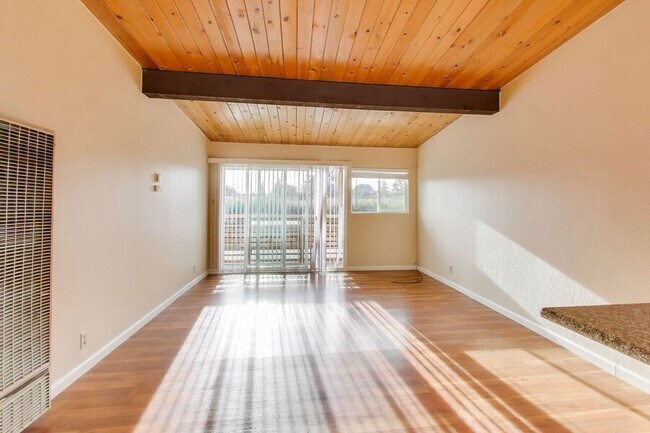 Foto del edificio - 22555 Linden St