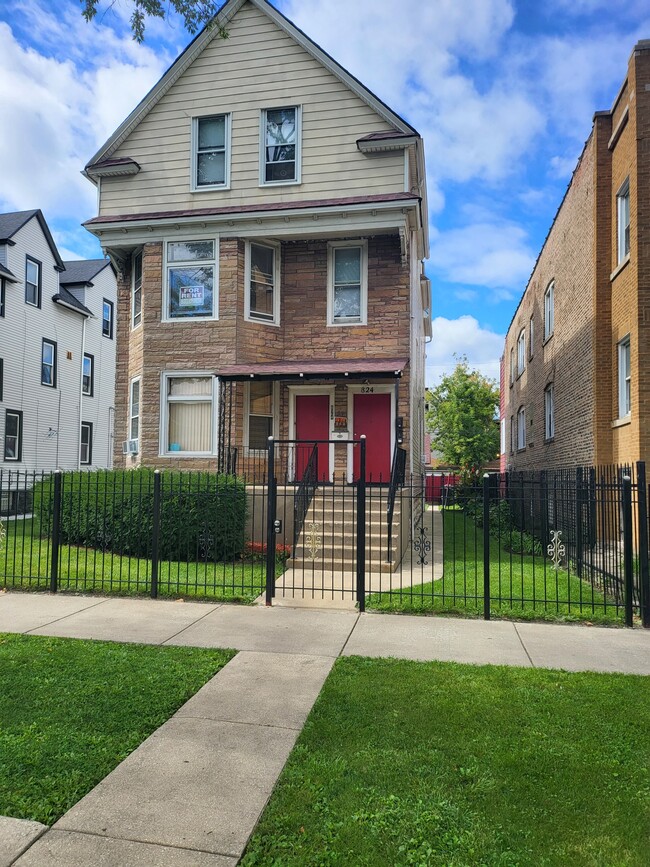 Photo - 824 N Parkside Ave Apartments