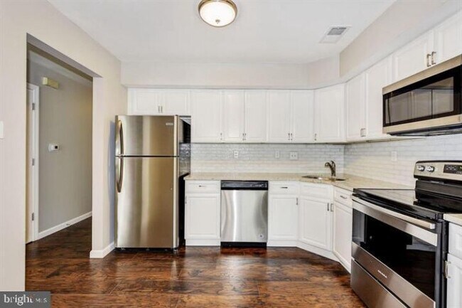 Building Photo - 304 Andrews Ln