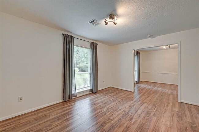 Building Photo - 25614 Spring Ridge Dr