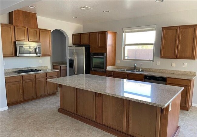 Foto del edificio - BEAUTIFUL 5 BEDROOM HOME IN RHODES RANCH GOLF COURSE GUARD GATED COMMUNITY!!!