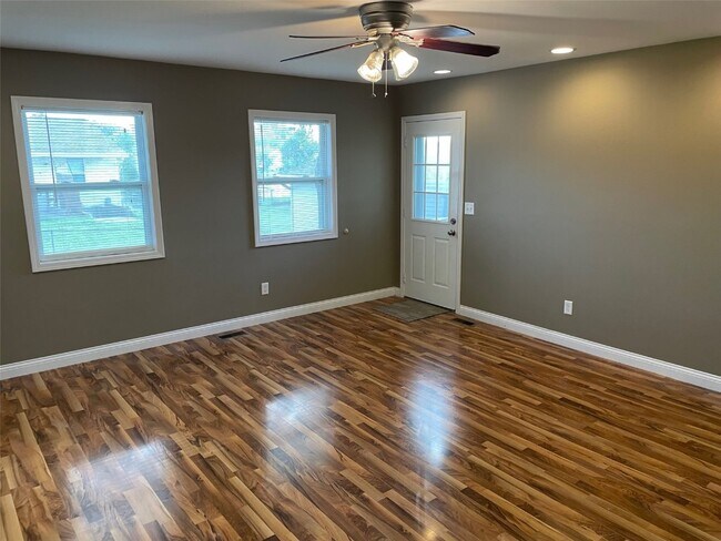 Foto del edificio - 1662 Knightwood Ln
