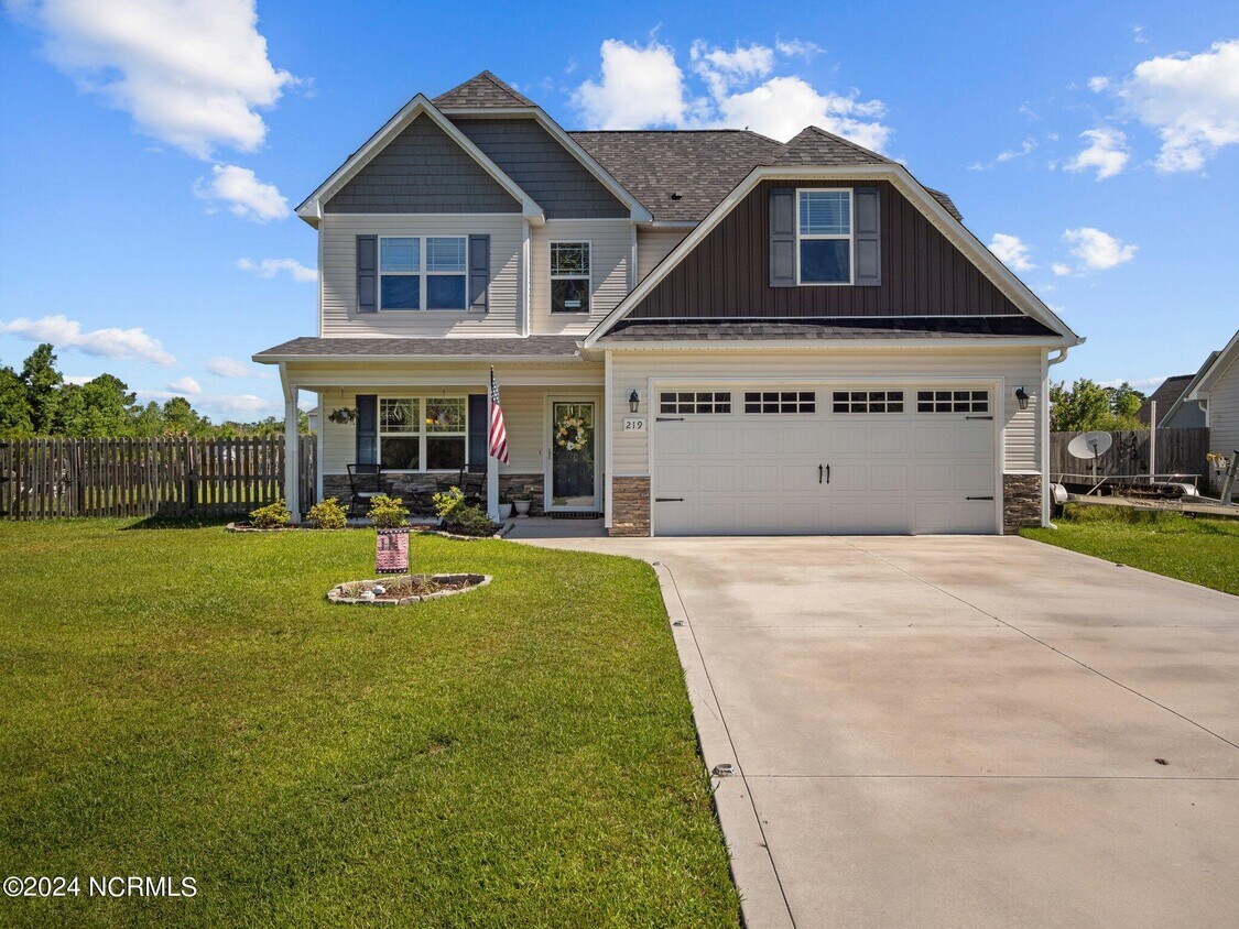 Primary Photo - 219 Breakwater Dr
