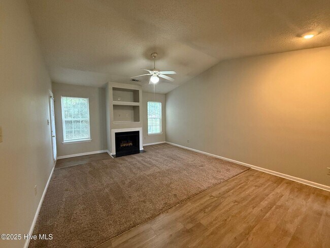 Foto del edificio - 106 Persimmon Ct
