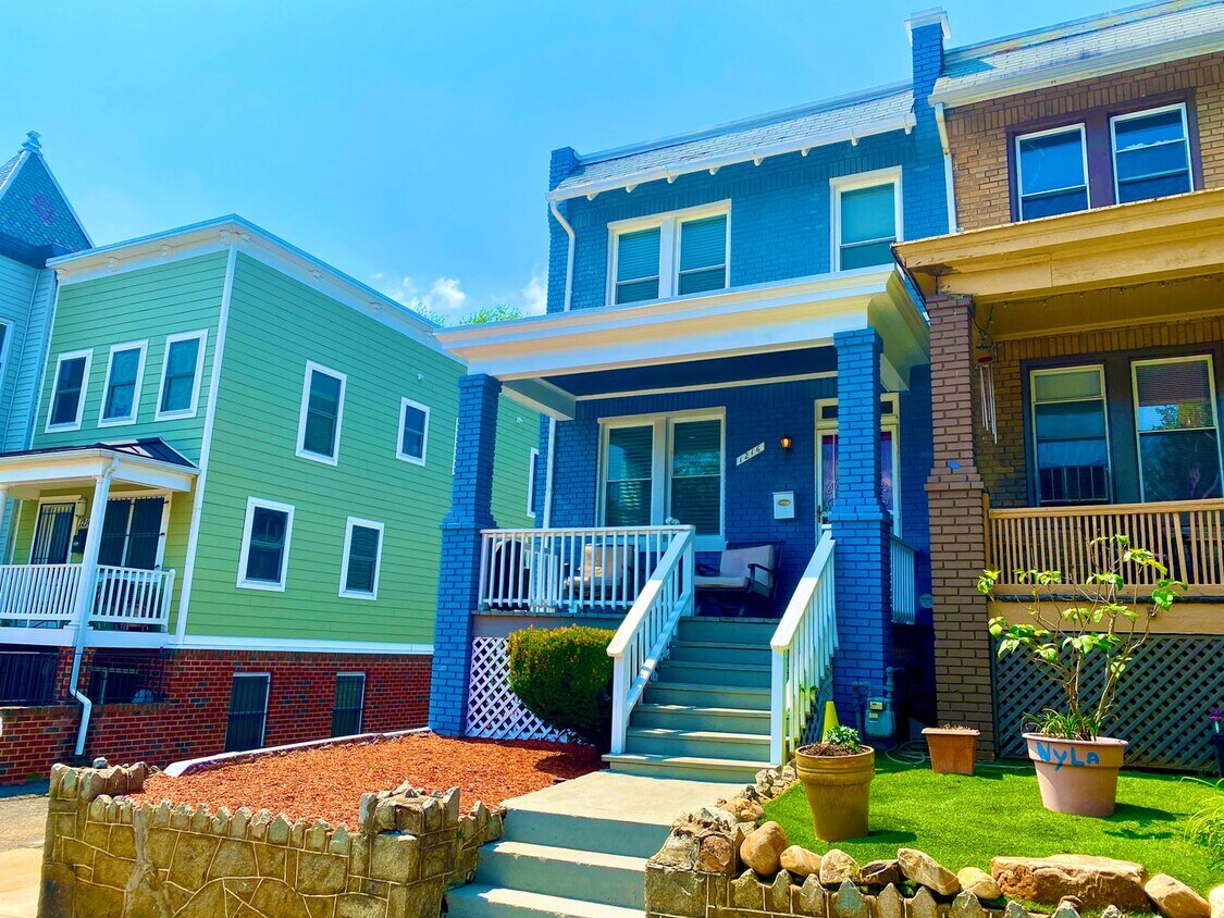 Primary Photo - 3 Bedroom 2 Bathroom - Pets Welcome!