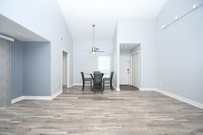 Foto del edificio - 9809 Richmond Ave.