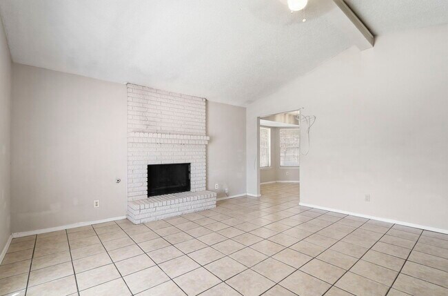 Building Photo - 2918 E Glen Dr