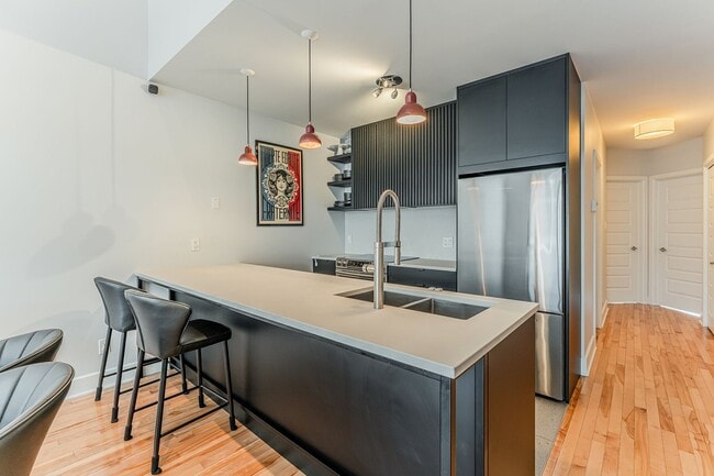 Building Photo - 117 Rue Saint-Zotique O