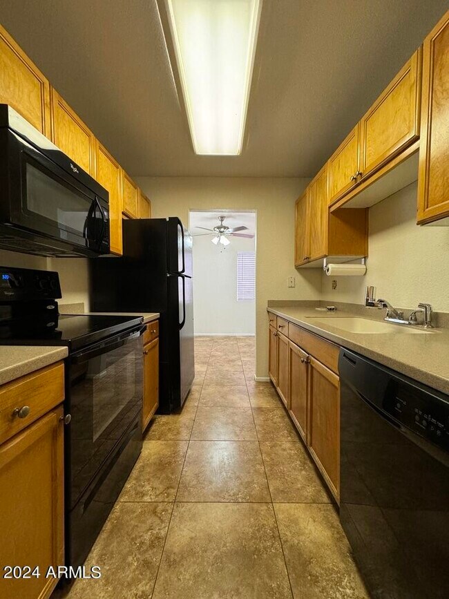 Foto del edificio - 7550 N 12th St