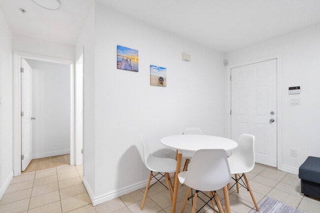 Building Photo - 6843 Fraser St