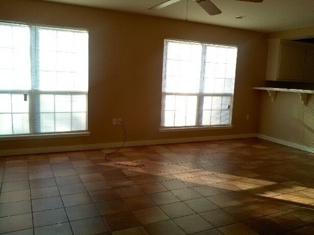 Building Photo - 507 S Bonner Ave