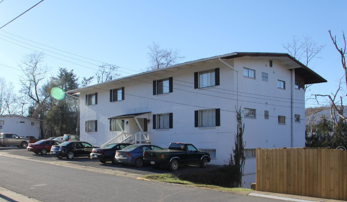 Primary Photo - Pine Ridge Apartments