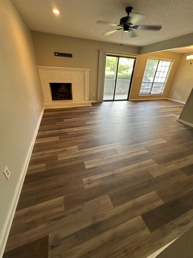 Sala de estar - 4621 Hamory Dr