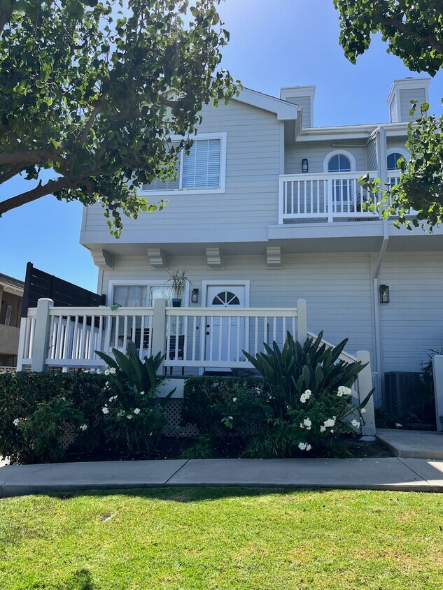 Front Entry/Porch - 357 W Wilson St