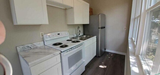 Building Photo - 602 Caswell Avenue Apt 3