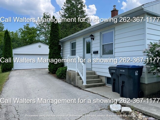 Building Photo - Pewaukee 3 Bedroom 1 Bath Home for Rent