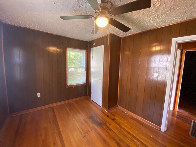 Building Photo - 1614 Parkside Dr