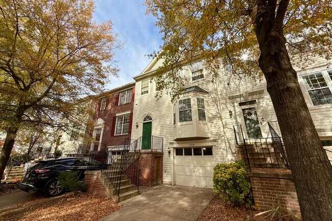 Casa adosada renovada de 3 dormitorios, 4 baños y garaje en Sully Station 2 - 14614 Stream Pond Dr