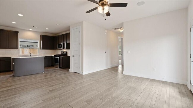 Foto del edificio - 7812 Hillock Terrace