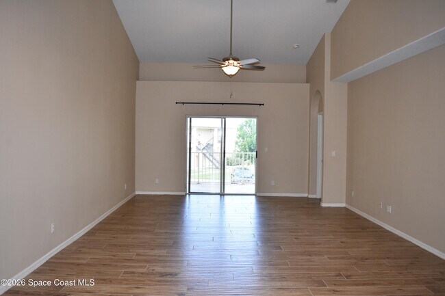 Building Photo - 1040 Venetian Dr