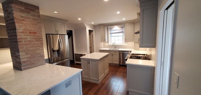 Kitchen - 21 Tibbits Ave